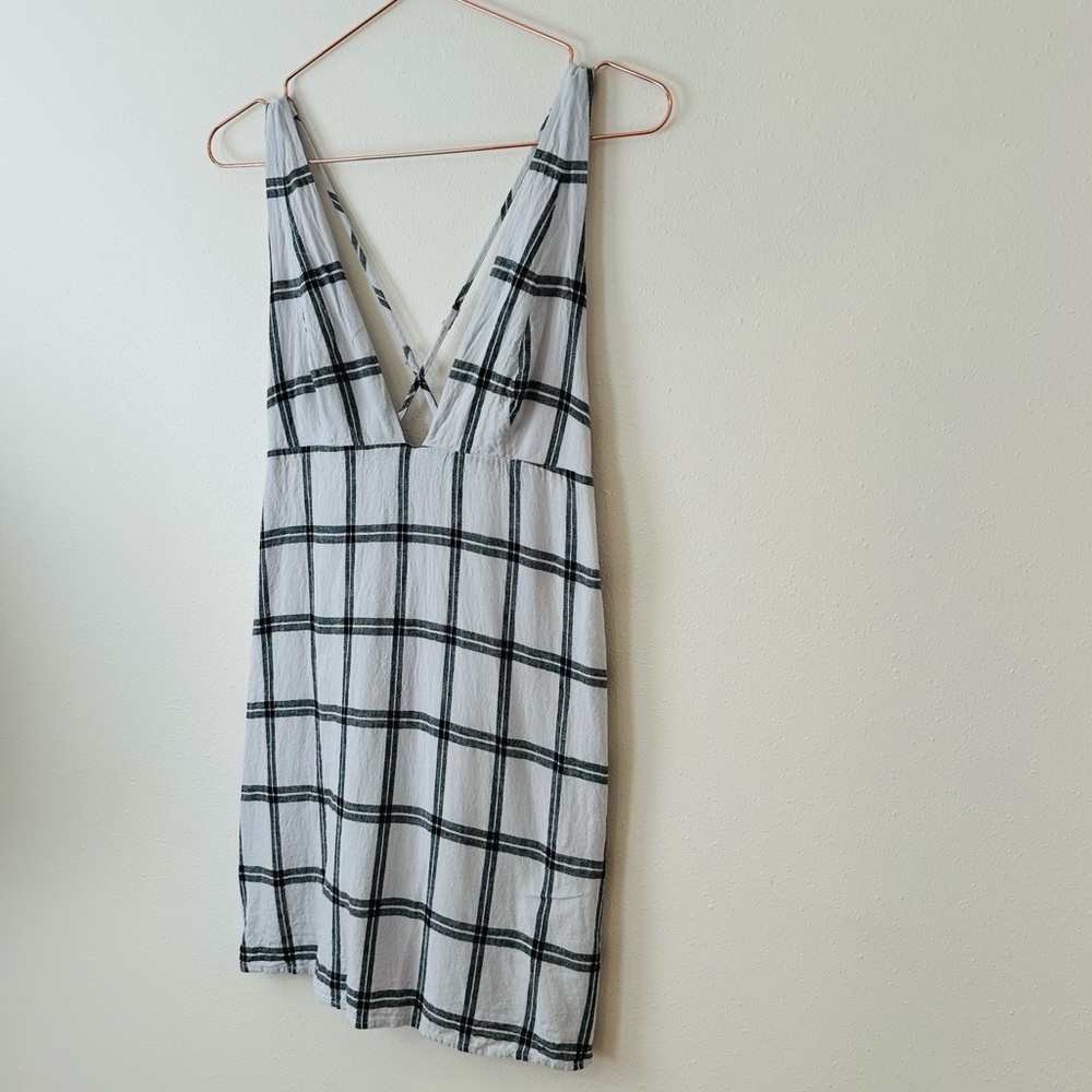 UO urban outfitters Breezy Plunging Linen Mini Dress - Picture 9 of 12